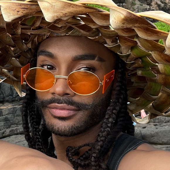 Meet your Posher, Taylor - Picture 1 of 1